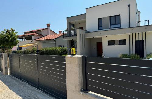 Black & White Studios - Photo 32