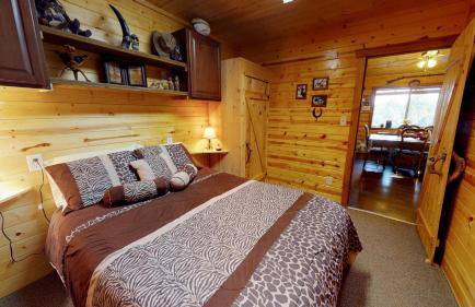 Long View Cabin, Breakfast Deck overlooking the Canyon! - Photo 27