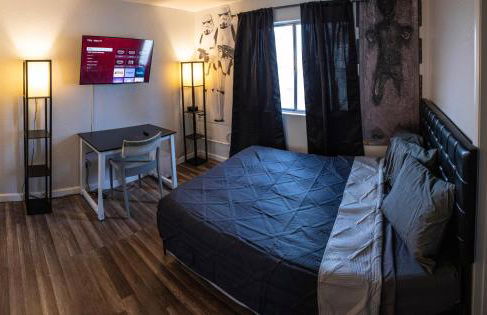 Comfy Expansive Home - Near the Strip - Heated Pool - Foto 48