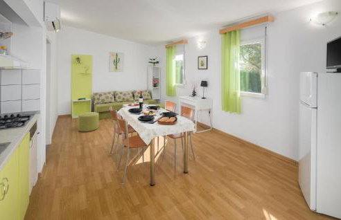 Awesome Home In Tinjan - Foto 9