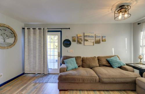 Walk to Fishing Pier, Newport Home with Deck! - Foto 6