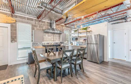 Livin Right Surf Loft: pickleball, basketball, close to the fun - Foto 20