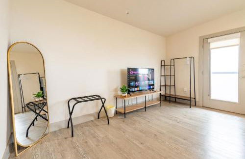 RiverWalk PentHouse Oasis w/Free Parking Gym Pool - Photo 50