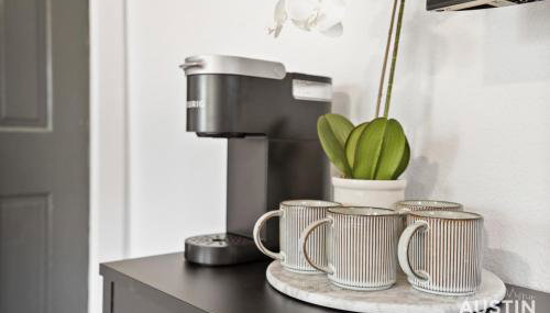 Prime Location w King Accommodations Near Downtown - Foto 4