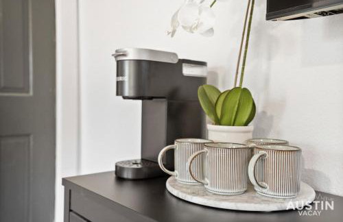 Prime Location w King Accommodations Near Downtown - Foto 4