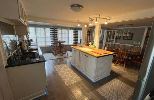 515Escape - Near downtown, private backyard, firepit, bbq, fun! - Foto 23