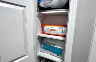 Quiet Stylish Stay with Office Space near Downtown - Foto 17