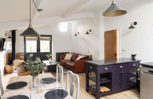 Sidlesham Hideaway Logburner & Garden - Photo 9