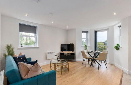 Luxury 2-Bedroom Apartment, Leatherhead, Sleeps 4 - Photo 3