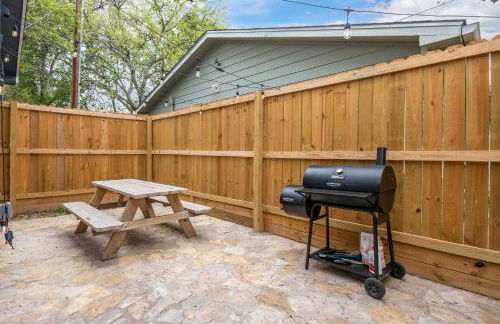 NEW! The Yellow Door- Downtown Wimberley w/ River Access - Foto 29