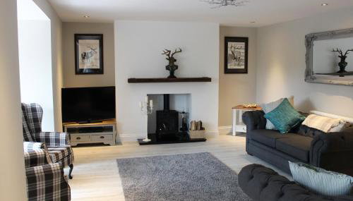 The Manor House - Photo 2