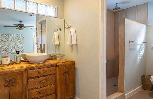 East ATX 3BR 2BA, Patio and Fire Pit Mins to Downtown by Austin Vacay - Foto 6