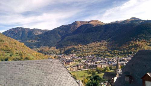 Adosado de tres plantas en el Valle de Aran - Foto 5