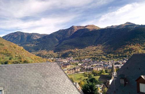 Adosado de tres plantas en el Valle de Aran - Foto 5