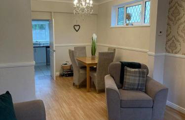 Charming 3-Bed Home Comfortable Stay in Coalville - Photo 14