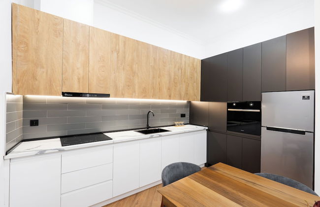 Chic & Modern 4BR Home in Old Tbilisi - Photo 14