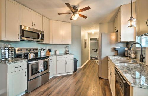 Suburban Getaway with Game Room, 19 Mi to Nashville! - Foto 11