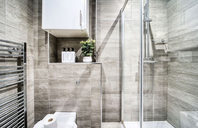 Spacious 1 Bedroom Near Hospital - Foto 14