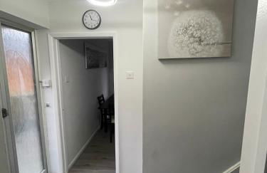 Spacious 3 Bedroom Home in Bletchley - Foto 11