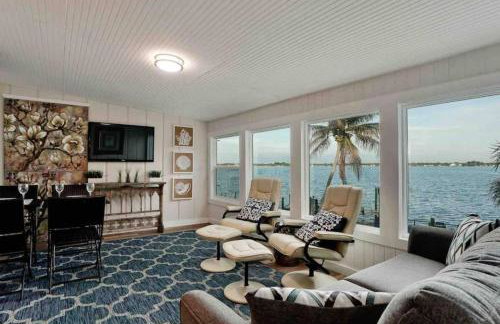 "Seaglass" Dazzles with Exceptional Bay Views! - Foto 1