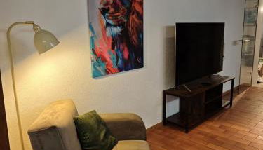 Ferienhaus Wintergarten für 8 Gäste und 2 Hunde in der Eifel mit toller Aussicht, Kamin und Garten - Foto 2