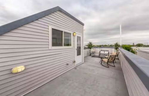 Lovely 2BR w Patio - 10 mins to DT - Sleeps 10 - Foto 8