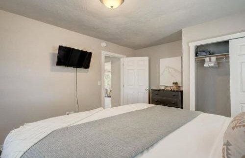 Newly Built 3BD Retreat w Mtn Views & Game Room - Foto 23