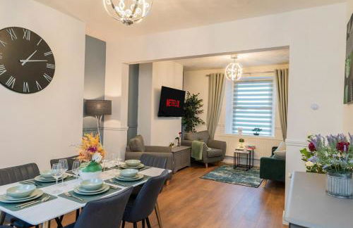 Modern house, sleeps up to 9 - Photo 4