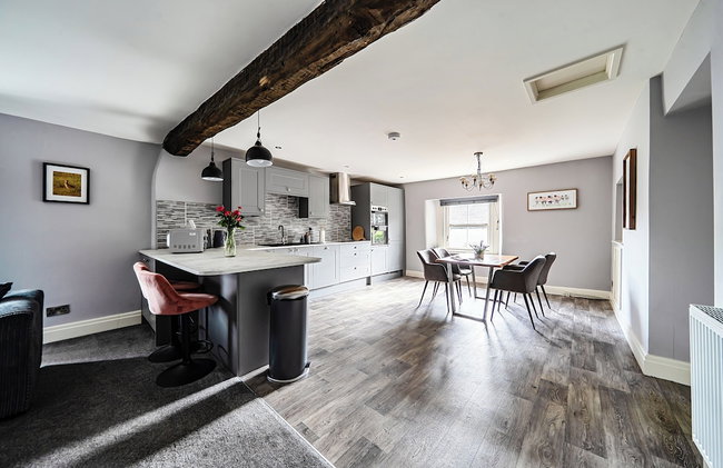 Cosy Apartment Above Village Pub - Photo 14