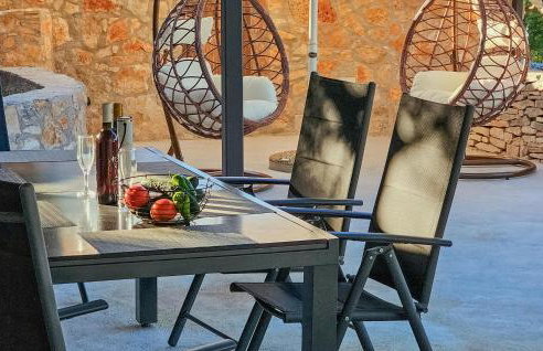 Cozy Home In Postira With Wifi - Photo 19