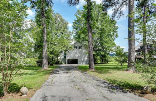 Spacious Riverfront Cottage with Dock in Green Pond! - Foto 38