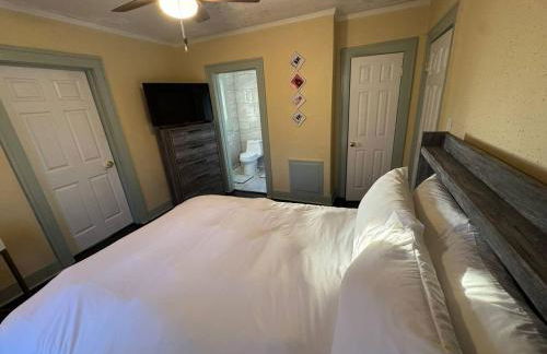 Spacious 5BR Midtown - Near Zoo and Liberty Bowl - Photo 28