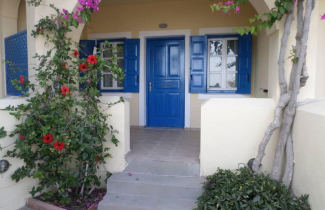 Santorious Cavehouse - Photo 32