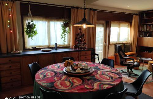 Yellow House - Photo 5