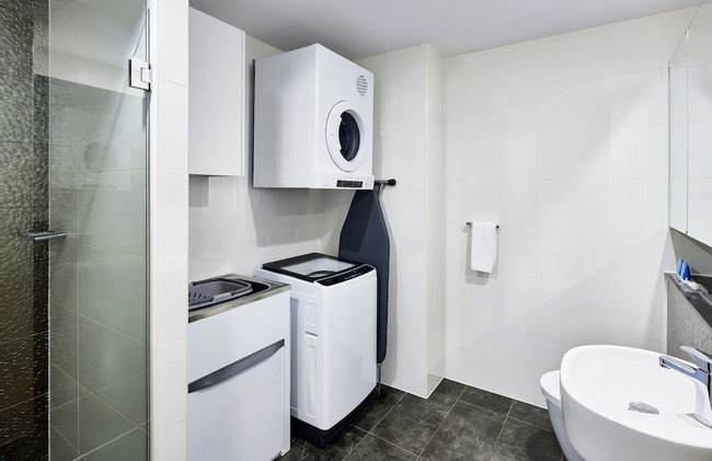 Meriton Suites North Sydney - Photo 40