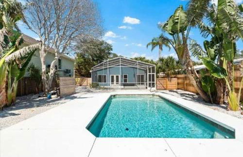 Blue Lagoon Hideaway 3BR Coastal Chic Retreat - Photo 63