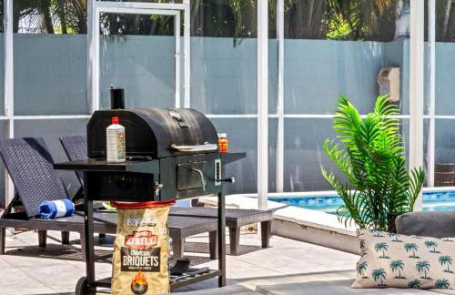 Beachside Escape Poolhouse w Game Room, Grill - Foto 2