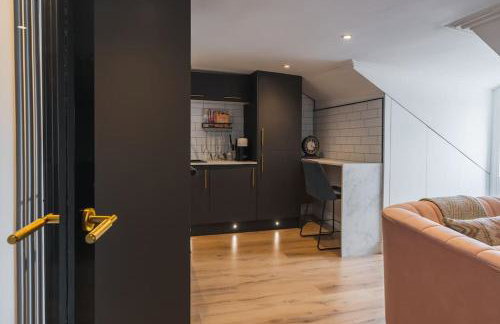 The West End Loft - 5* Retreat - Private Parking! - Foto 25