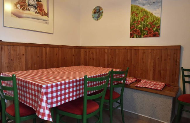 Serene Holiday Home in Mladé Buky with Private Pool and Trampoline - Foto 22