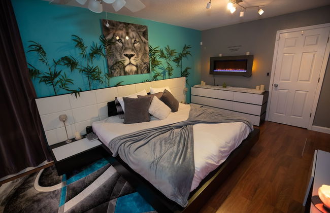 Gorgeous Urban Oasis W/hot Tub, Heated Pool And Private Movie Theater 3 Bedroom Home by RedAwning - Foto 12