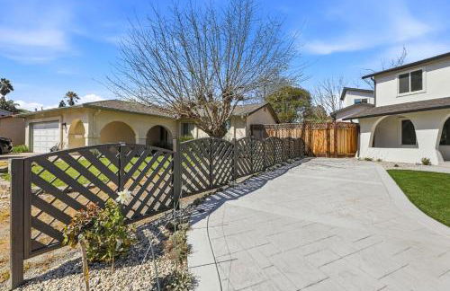 Angie Oasis Yard, Loft & Stocked Kitchen - Photo 31