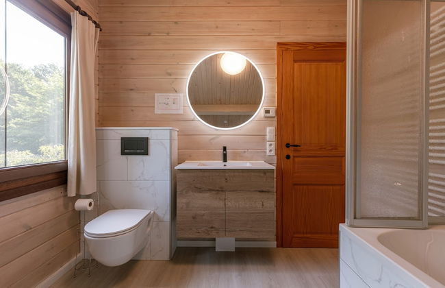 Huswell - Tranquil Retreat Cozy Chalet in the Heart of Urse - Photo 29