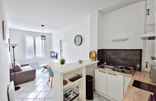 Tour Est - T2 entre Cité Médiévale et Bastide - Foto 17