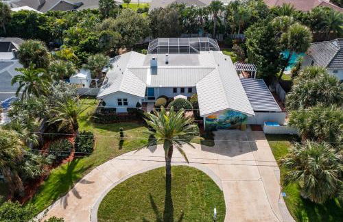 Surfs Up - retreat at the beach with heated pool - Foto 35