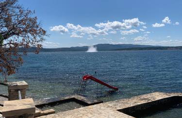 Beachfront Apartment Live - Photo 20