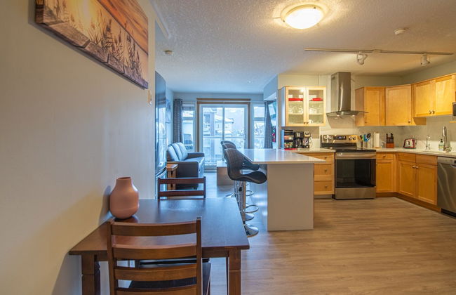 Mountain View 2 Bedroom Condo-Top Floor - Photo 2