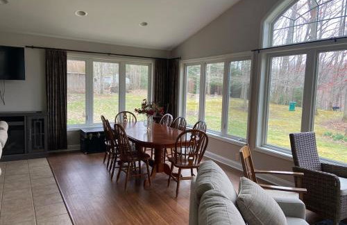 Large home with hot tub in serene wooded setting - Foto 61