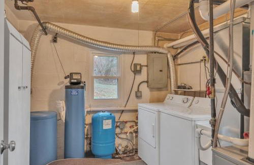 Amazing Lakefront Retreat On Long Lake! 2 Bedroom Home by RedAwning - Foto 72