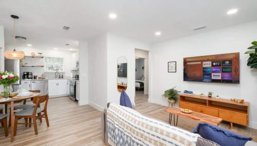 Serene Place Walk to UF Stadium Near Shands & Downtown - Foto 3