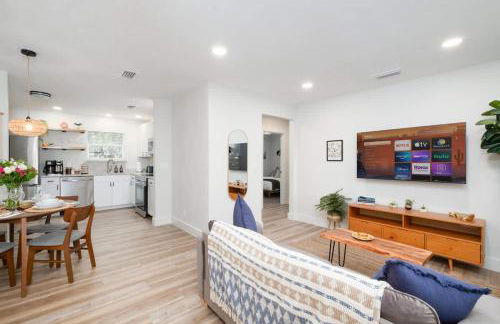 Serene Place Walk to UF Stadium Near Shands & Downtown - Foto 3